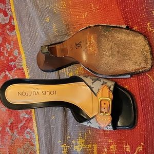 Louis Vuitton monogram shoes aize 6.5